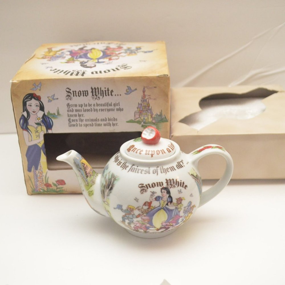 Snow White Porcelain Teapot Designed By Paul Cardew Poisoned Apple